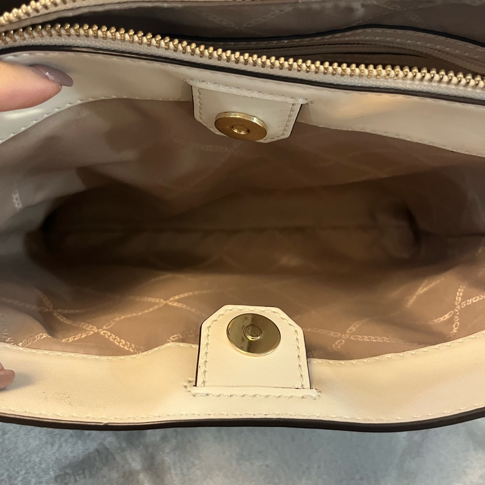 Michael Kors Leather Susan Cream w/ Gold Hardware Medium Quilted Tote B… - Picture 12 of 16
